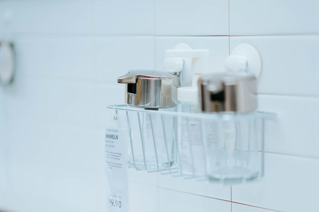 Cajón de baño con divisores para cosméticos y accesorios