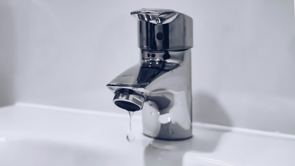 ahorrar agua en casa: 35 hábitos prácticos para reducir el consumo sin complicarte